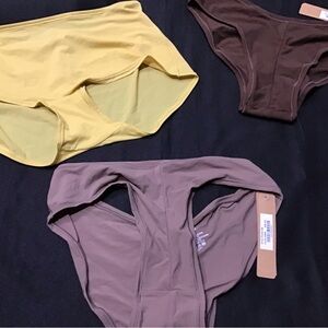 Skims NWT Lot off three XXS Boy Shorts (BYS-1099). Lot #21